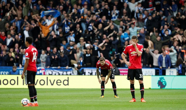 Huddersfield 1-2 Man Utd: Khi Quỷ mất phép - Bóng Đá
