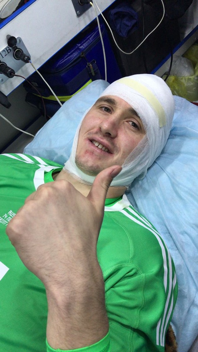 Cận cảnh tai nạn kinh hoàng của thủ môn tuyển Nga - Bóng Đá