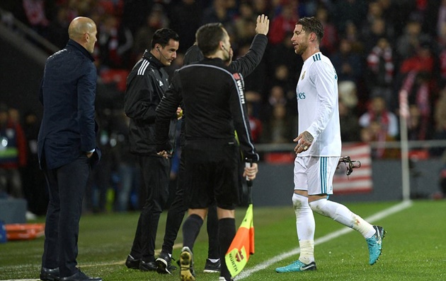 Ronaldo cúi gằm mặt sau trận hòa như thua trước Athletic Bilbao - Bóng Đá