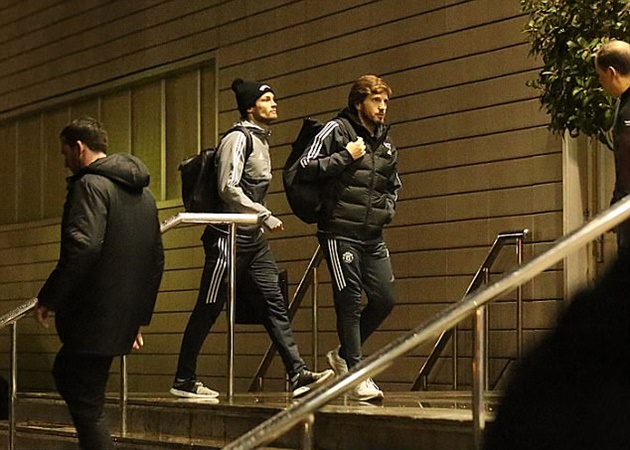 Juan Mata bị NHM vây kín trên đường đến khách sạn Lowry Hotel - Bóng Đá