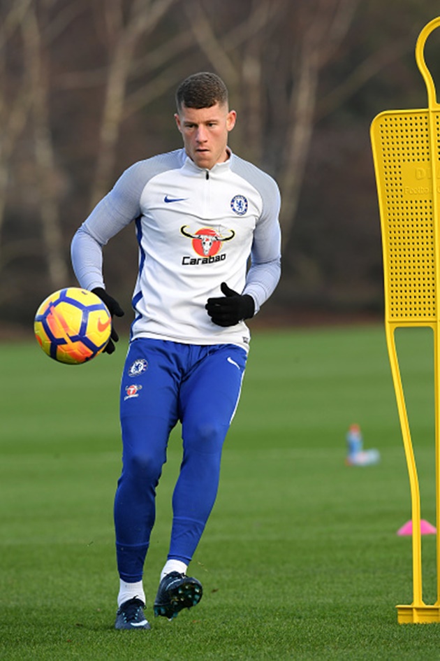 Chân ướt chân ráo đến Chelsea, Barkley đã lao vào tập luyện - Bóng Đá