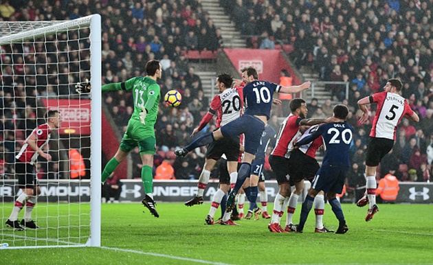 Kane nổ súng, Tottenham vẫn không thể đánh sập pháo đài St Mary's - Bóng Đá