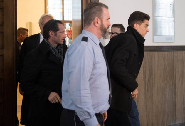 Nghi phạm đánh bom xe bus của Dortmund bị đưa ra xét xử - Bóng Đá