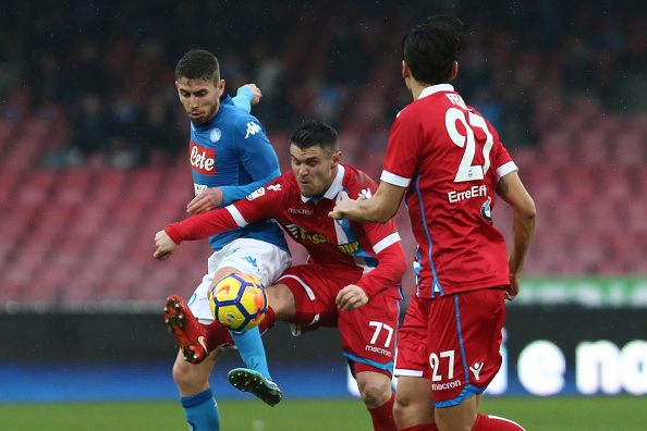 VAR lại gây ra tranh cãi trong trận đấu giữa Napoli và SPAL - Bóng Đá