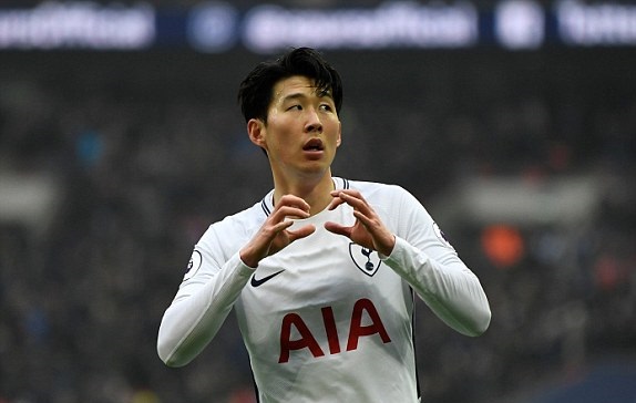 Ngôi sao châu Á của Tottenham khiến hàng thủ Huddersfield ngã rạp - Bóng Đá