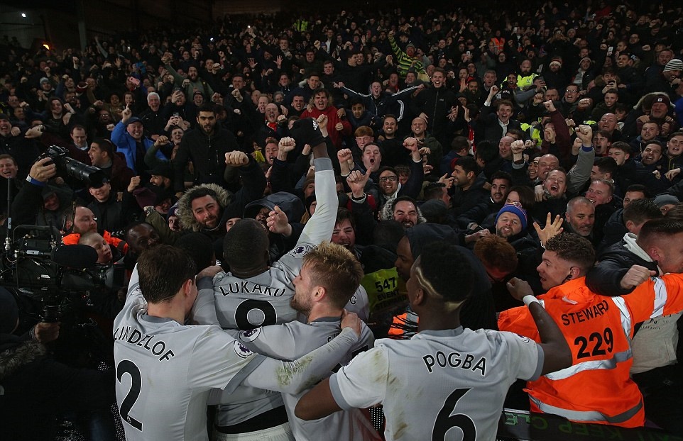 Man Utd ăn mừng như thể vô địch sau bàn thắng của Matic - Bóng Đá