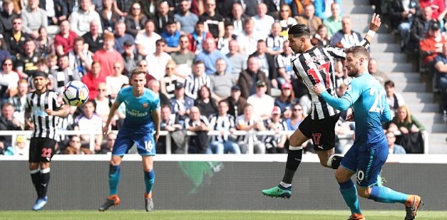 Hạ Arsenal, sao Newcastle hăng máu đá văng cột cờ - Bóng Đá