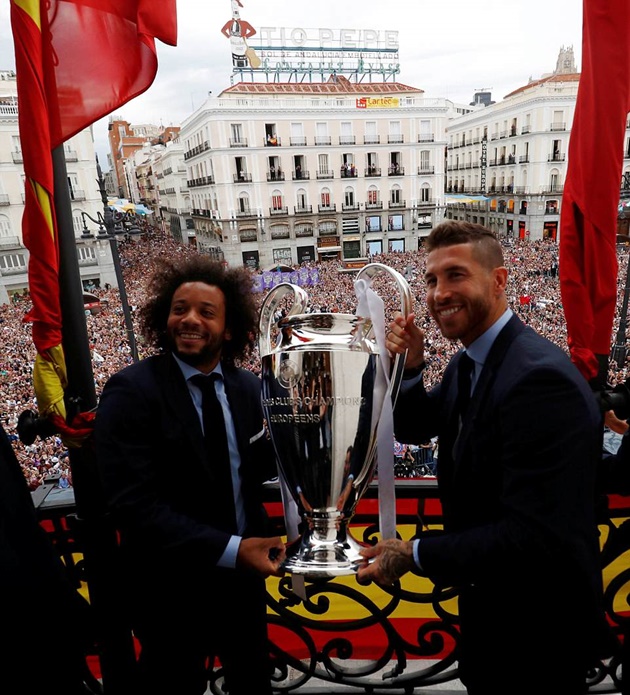 Gạt mọi chỉ trích, Sergio Ramos được chào đón như người hùng ở Madrid - Bóng Đá