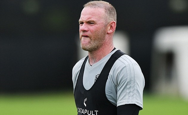 Rooney áp lực thấy rõ trong buổi tập đầu với đội bóng mới - Bóng Đá