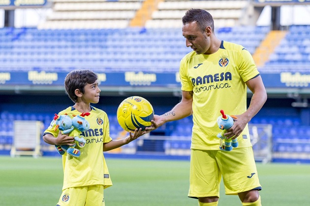 Villareal giúp Santi Cazorla có màn ra mắt 