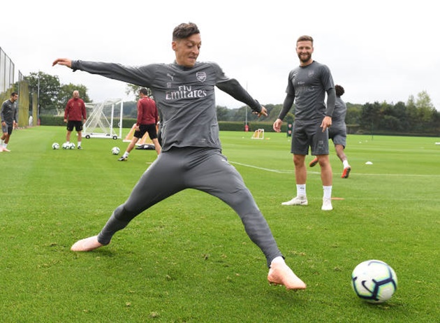 Premier League coi chừng, Emery đang luyện Ozil tuyệt chiêu mới - Bóng Đá