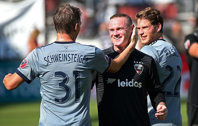 Rooney thăng hoa ở MLS, nạn nhân lần này là đội bóng của Schweinsteiger - Bóng Đá