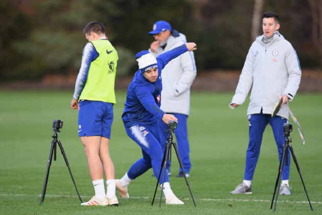 Jorginho báo tin vui cho NHM Chelsea trên sân tập - Bóng Đá