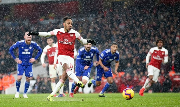 5 điểm nhấn Arsenal 2-1 Cardiff: Aubameyang thiết lập hàng loạt kỉ lục, Man Utd kém Arsenal một điểm - Bóng Đá