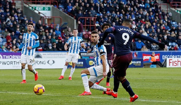 5 điểm nhấn Huddersfield 1-2 Arsenal: Trò cưng của Emery lên tiếng, Pháo thủ đứng trên vai 