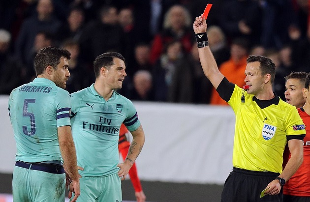 Dính thẻ đỏ oan nghiệt, Arsenal có nguy cơ chia tay Europa League sớm - Bóng Đá
