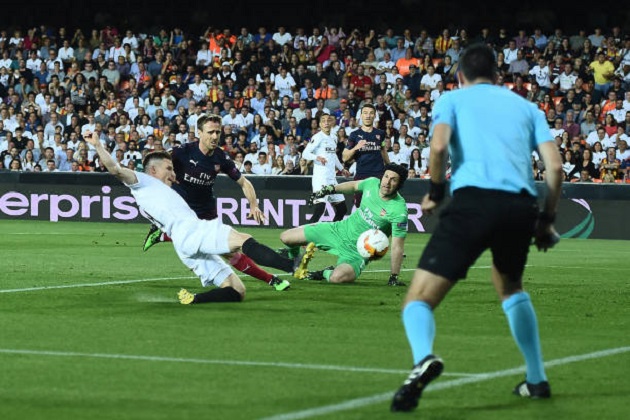 5 điểm nhấn Valencia 2-4 Arsenal: Aubameyang đi vào lịch sử, Emery và cái duyên kì lạ với Europa League - Bóng Đá