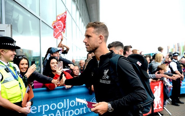 Thầy trò Klopp rời nước Anh, sẵn sàng cho trận chiến cuối cùng với Tottenham