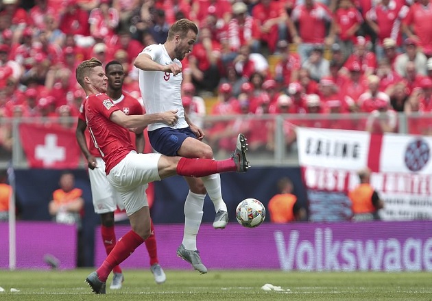 Thụy Sĩ trở tay không kịp khi HLV Southgate đưa thủ thành Pickford lên đá phạt đền - Bóng Đá