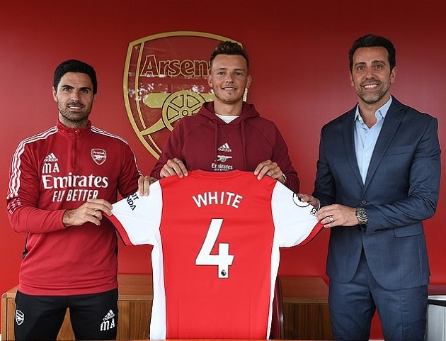 White trở thành trung vệ đắt giá nhất trong lịch sử Arsenal.