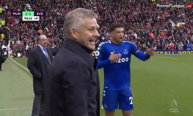 Ole tươi cười với kết quả hòa của Man Utd.