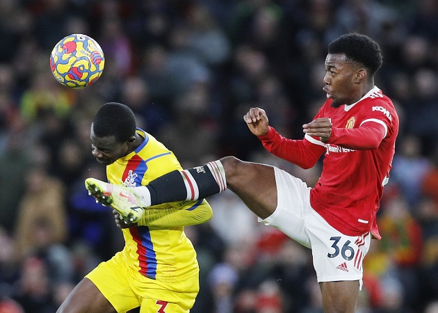 Elanga rất chịu khó áp sát theo chỉ đạo của Rangnick.