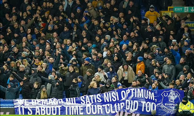 CĐV Everton bày ra kế lạ để phản đối BLĐ - Bóng Đá
