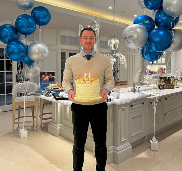 John Terry ăn mừng sinh nhật lần thứ 41 theo cách độc lạ - Bóng Đá
