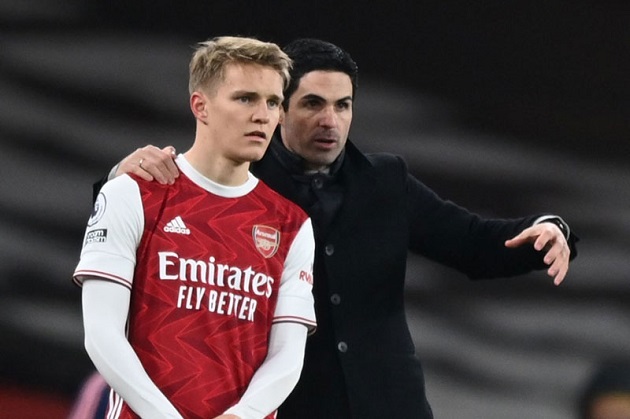 Cái nhăn mặt của Odegaard hé lộ sự thật về phòng thay đồ Arsenal - Bóng Đá