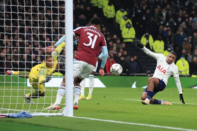 Rất may những lùm xùm bên ngoài sân cỏ không khiến trận đấu giữa Tottenham và West Ham trong khuôn khổ Tứ kết Carabao Cup bị hoãn.