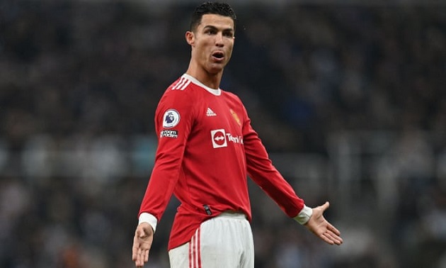 Ronaldo đã bị đồng đội làm khó như thế nào trong trận gặp Newcastle? - Bóng Đá