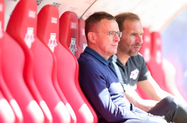 Khó tin! Cánh tay phải Rangnick ngưng liên lạc với cầu thủ Man Utd - Bóng Đá