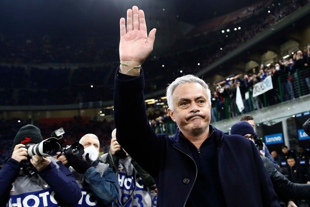 Trở lại mái nhà xưa, Mourinho nhận được phản ứng khó ngờ từ CĐV - Bóng Đá