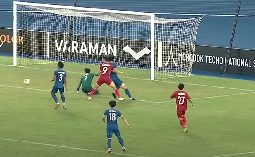 TRỰC TIẾP U23 Việt Nam 1-0 U23 Thái Lan: Nguyên Hoàng thử vận may (H2) - Bóng Đá