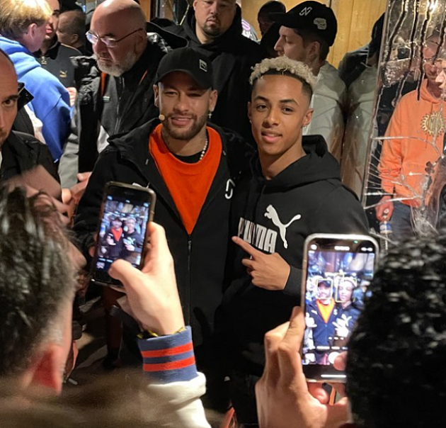 'Amazing' Arsenal wonderkid who's 'more exciting than Saka' was with Neymar in Paris yesterday - Bóng Đá