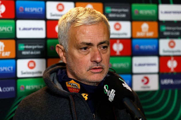 Mourinho apologises after his Roma assistant tells opponent they're going to be relegated - Bóng Đá