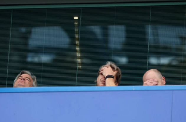 Chủ tịch Chelsea ngửa mặt than trời với màn trình diễn của đội nhà - Bóng Đá