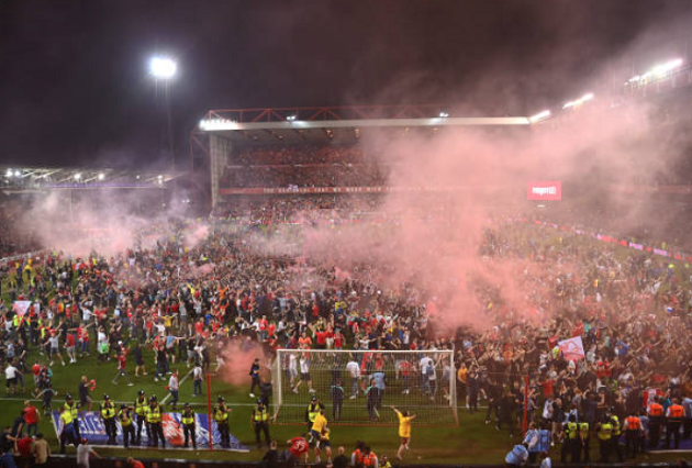 Ăn mừng quá khích CĐV Nottingham Forest gây ra họa lớn - Bóng Đá