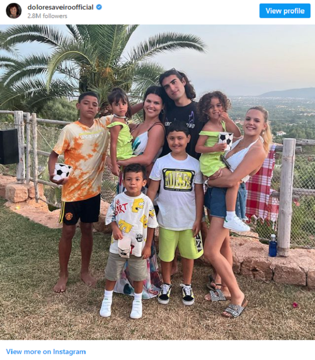 Ronaldo bên gia đình - Bóng Đá