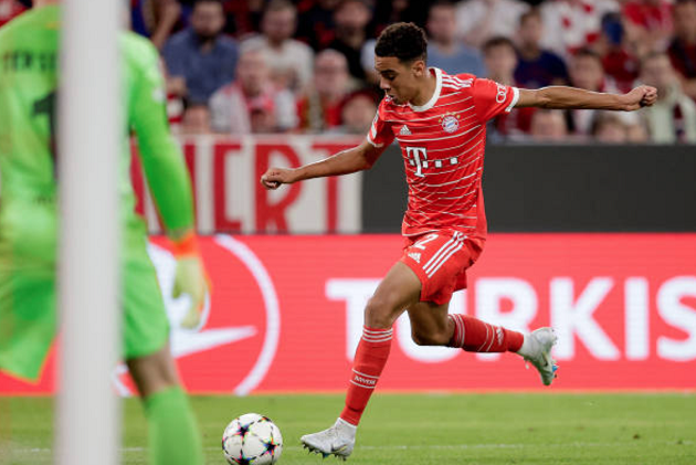 5 key passes, 1 kiến tạo: Sao trẻ Bayern làm lu mờ hàng tiền vệ Barca - Bóng Đá