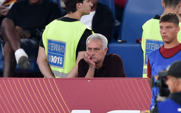 Mourinho khuyên học trò ăn vạ như chú hề - Bóng Đá