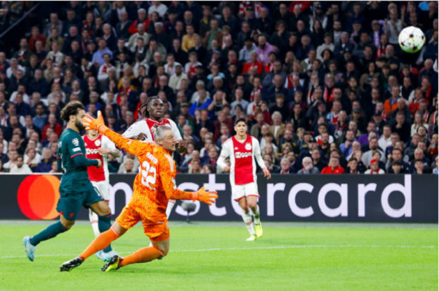VAR oan nghiệt, Tottenham mất điểm giây cuối; Liverpool thị uy trước Ajax - Bóng Đá