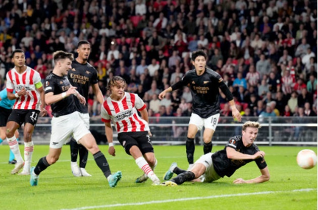 ‘I DON’T KNOW’: ARSENAL PLAYER ACCUSED OF ABANDONING HIS TEAMMATE V PSV LAST NIGHT - Bóng Đá