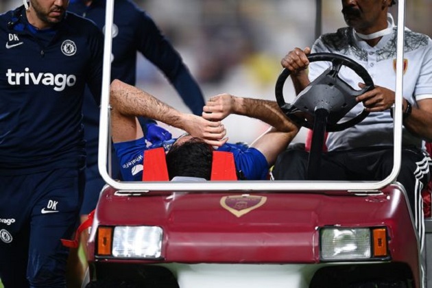 Screaming Armando Broja stretchered off after devastating injury in Chelsea friendly - Bóng Đá