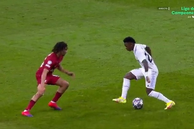 Vinicius Jr toys with Trent Alexander-Arnold 'like a piece of meat' with silky skills - Bóng Đá