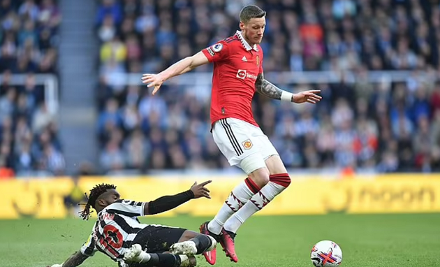 Wout Weghorst is 'not good enough' and Manchester United 'need to go and find a top striker', says Jamie Redknapp - Bóng Đá