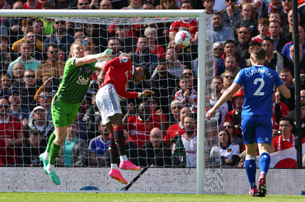 Man Utd phung phí quá nhiều cơ hội trước Everton.