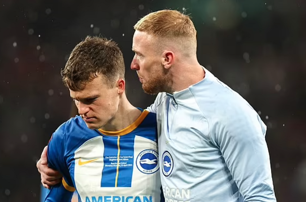 Brighton star Solly March is left in tears after missing his side's crucial penalty in FA Cup shoot-out defeat to Manchester United at Wembley - Bóng Đá