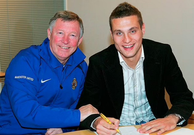 Sir Alex đã thuyết phục Vidic gia nhập Man Utd vào đầu năm 2006.