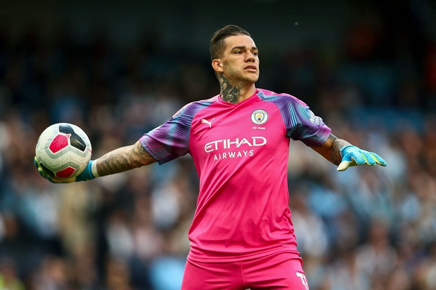 Trong khung gỗ chắc chắn là sự xuất hiện của thủ thành Ederson.